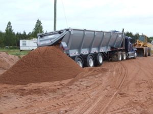 A live bottom trailer. (Public Domain.) 05.14.2018.