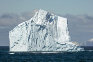 Photograph by Andrew Shiva. Wikipedia CC BY-SA 4.0. South Shetland 2016 Southern Ocean Iceberg.